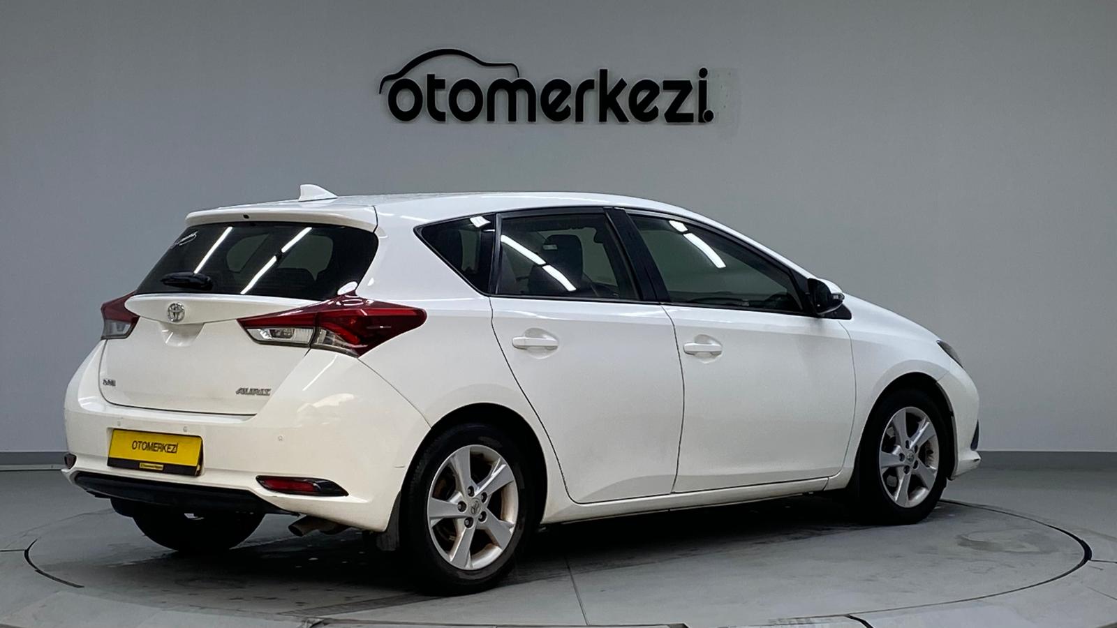 TOYOTA AURIS 3